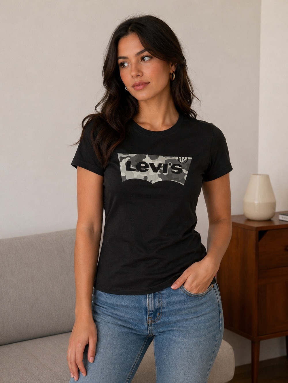 NWOT Levis Varsity Circle T-Shirt